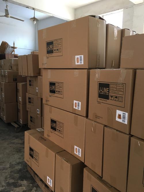 厂家销售手工制作朽木树根拼接仿古圆凳座凳居家民宿酒店装饰摆件